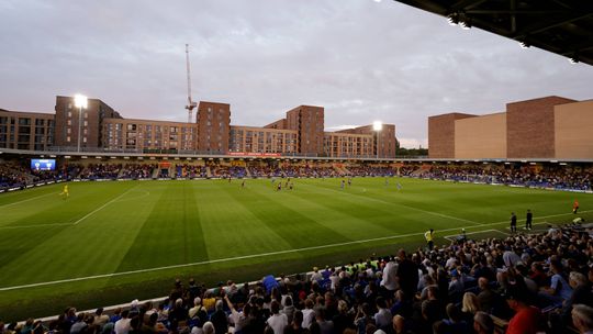 Estádio inundado leva a adiamento de jogo do Newcastle (vídeos)