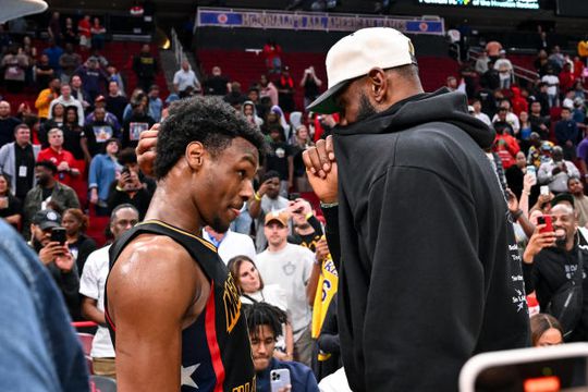 LeBron já treina com o filho nos Lakers, mas Bronny ainda não tem nome para o pai