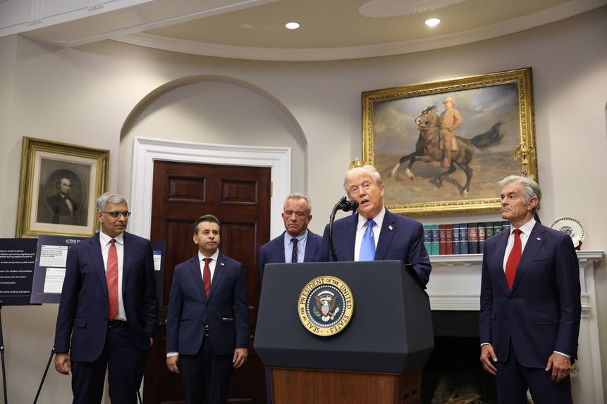 Donald Trump com os responsáveis da saúde dos EUA