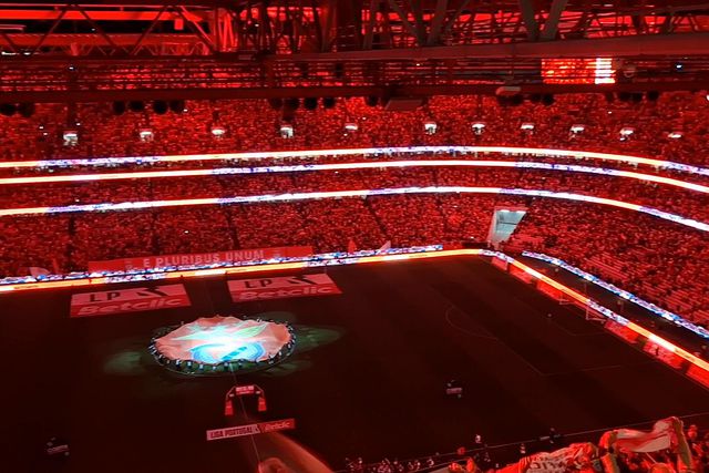 Hino do Benfica antes da estreia de Mourinho na Luz