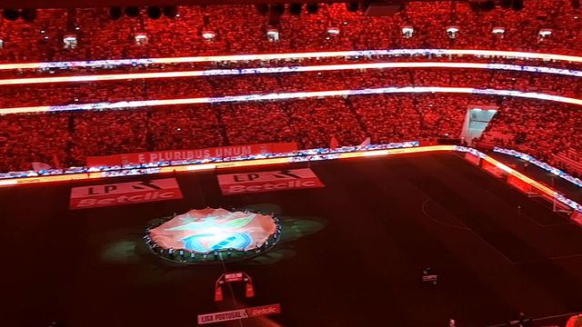 Hino do Benfica antes da estreia de Mourinho na Luz