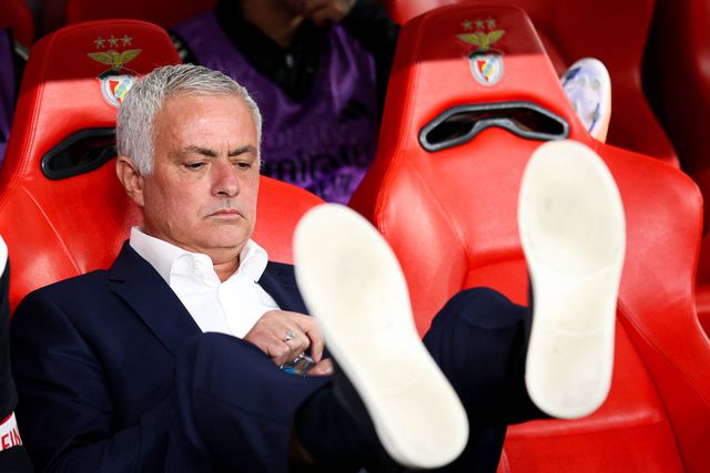 Dedinhos, camisolinhas, VAR e Benfica 'naive': as críticas e explicações de Mourinho