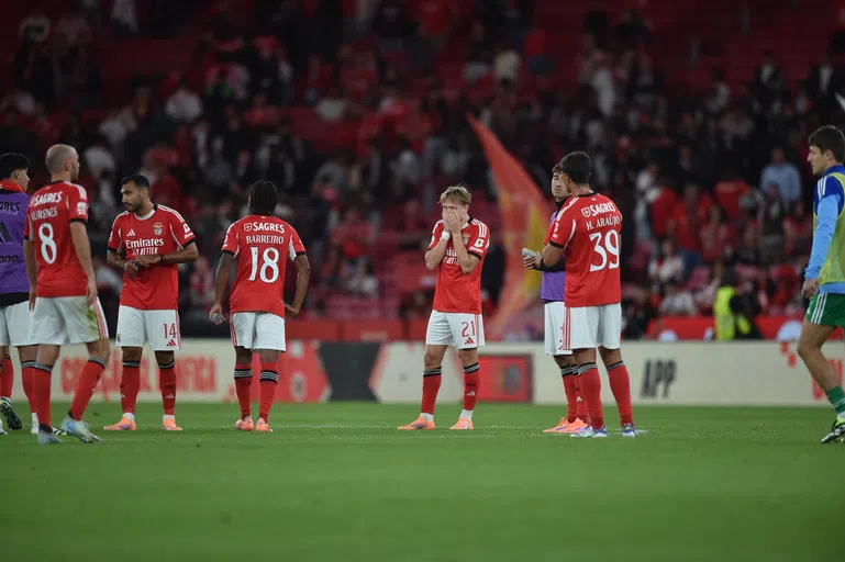 Mourinho amaldiçoado! Empate na Luz infernal