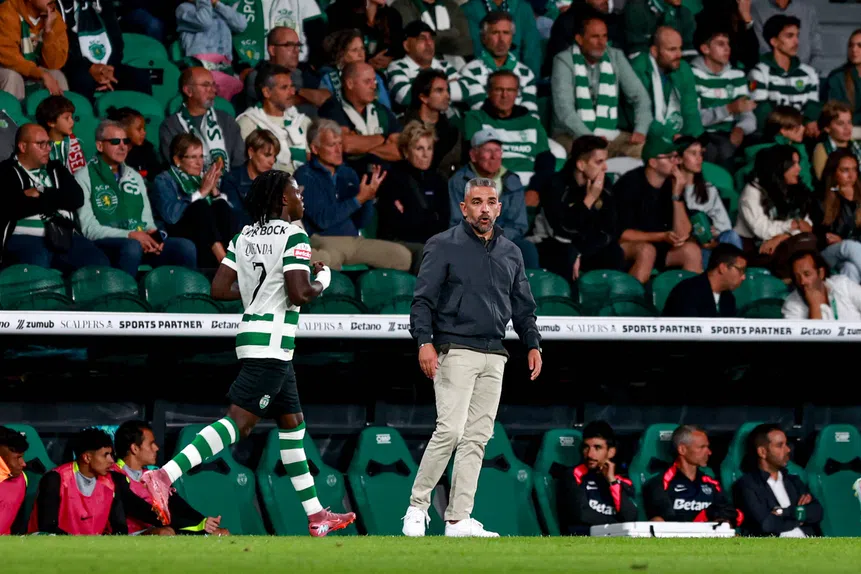 Sporting atira para marcar, mas falha...