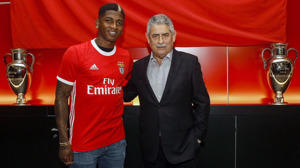 Yony González com Luís Filipe Vieira na apresentação - Foto: Benfica