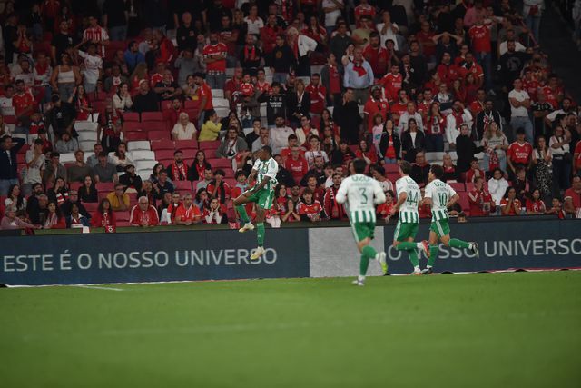 Jogadores do Rio Ave a festejarem na Luz