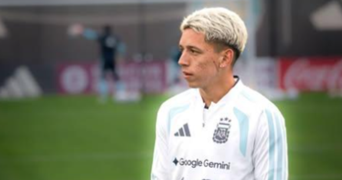 Gianluca Prestianni chega à seleção argentina com marca no rosto após incidente no clássico Benfica‑Porto