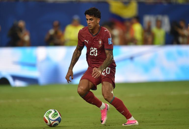 João Cancelo no lado direito da defesa - Foto: A BOLA/Miguel Nunes