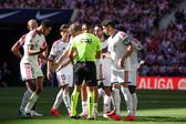 Jogadores do Real Madrid questionam árbitro