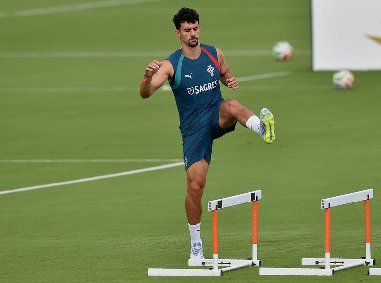 Tomás Araújo no centro da defesa - Foto: A BOLA/Miguel Nunes