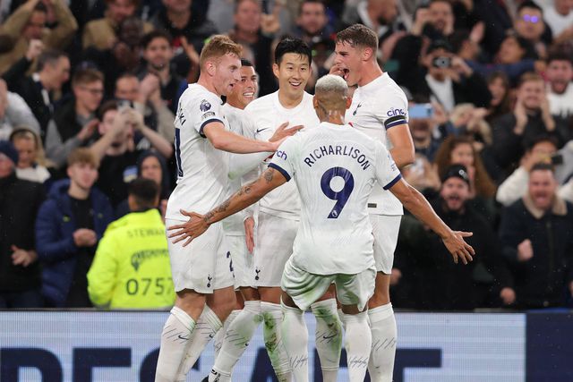 Tottenham bate Fulham e é líder isolado da Premier League