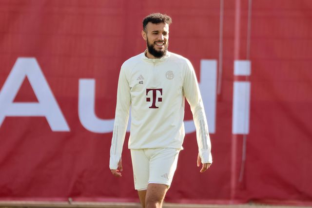 Mazraoui regressa aos convocados do Bayern após mensagem sobre a Palestina