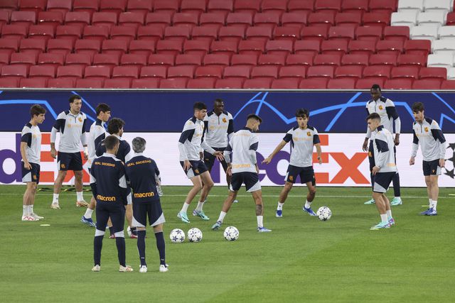 Vídeo: adversário do Benfica já conhece o relvado da Luz