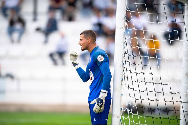 Farense: baliza volta para Velho