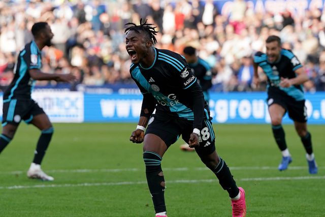 Fatawu nomeado para equipa da semana do Championship