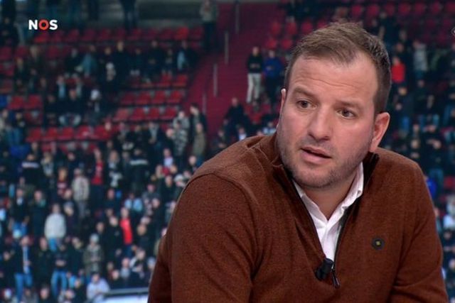 Crise no Ajax: «Digo o que vejo, uma equipa de m**** com jogadores de m****»