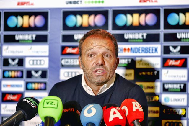 Oficial: Maurice Steijn despedido do Ajax