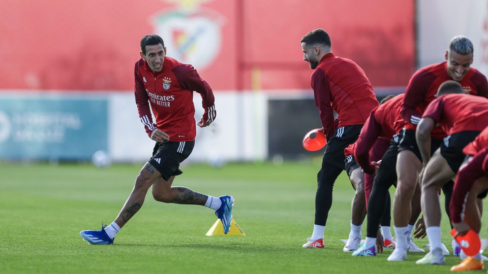 Di María, Kokçu e Bah no relvado antes da Real Sociedad