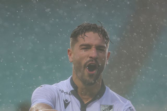 V. Guimarães: sociedade Ribeiro e Handel com nome e golo em comum