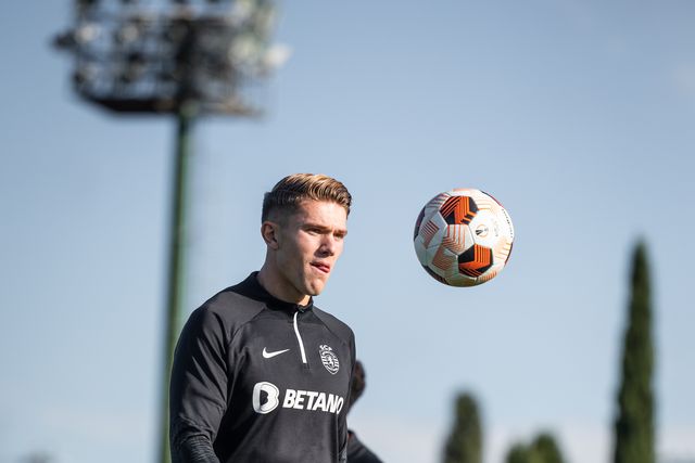 Sporting: dezenas de adeptos na partida dos leões para a Polónia