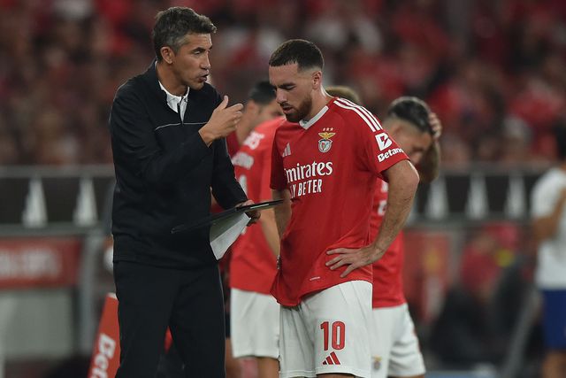 Treinador do Benfica explica gesto e revela o que a barba de Kokçu esconde