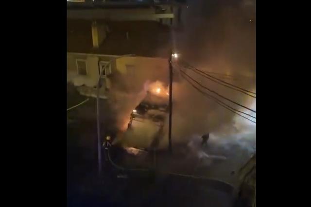 Autocarro incendiado no Bairro da Portela (Carnaxide)