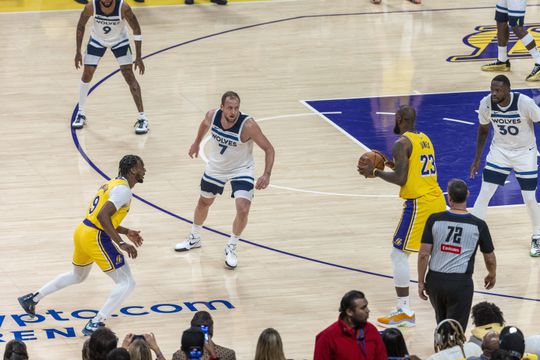 Está feita história: Lebron e o filho jogaram juntos na NBA