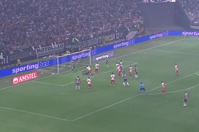 Atlético Mineiro arrasa River Plate com ajuda de ex-Benfica