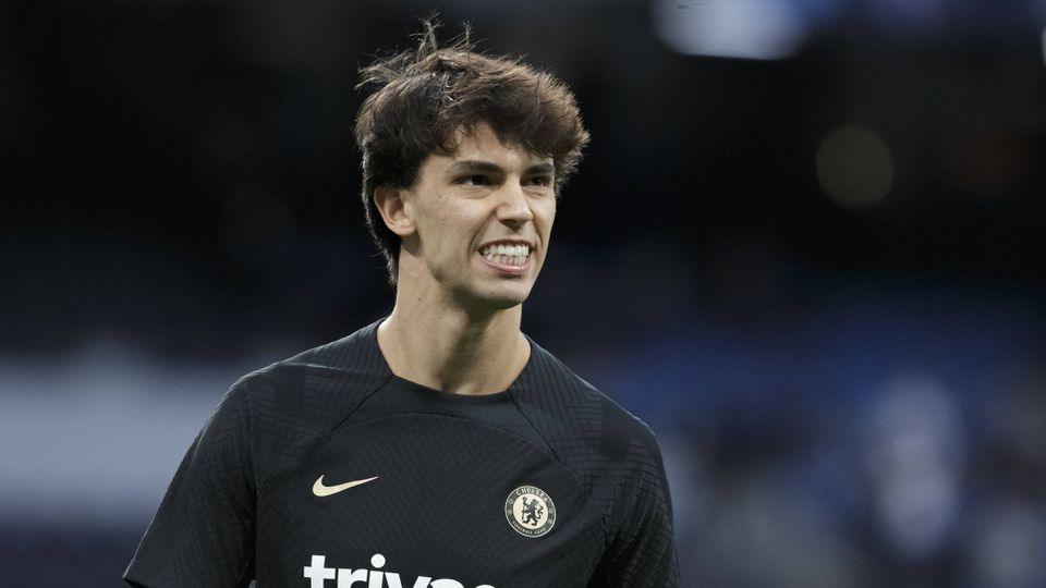 Vídeo: João Félix bisa (com ajuda do defesa)