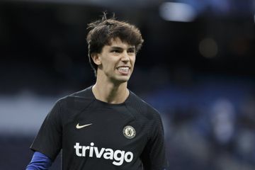 Vídeo: João Félix bisa (com ajuda do defesa)