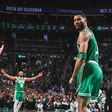 NBA: Warriors e Celtics à beira do inferno, Tatum saiu de cadeira de rodas