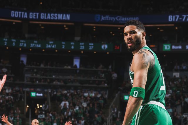 Chuva de triplos no regresso dos campeões Celtics