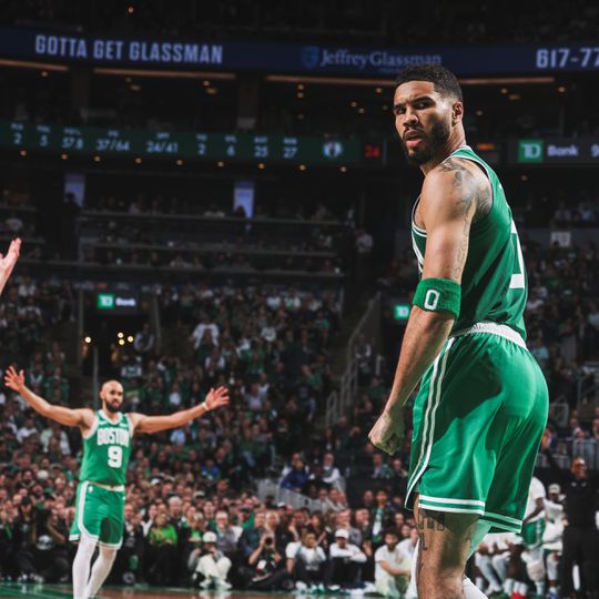 Chuva de triplos no regresso dos campeões Celtics