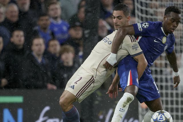 Lucas Rosa foi aposta no onze inicial frente ao Chelsea