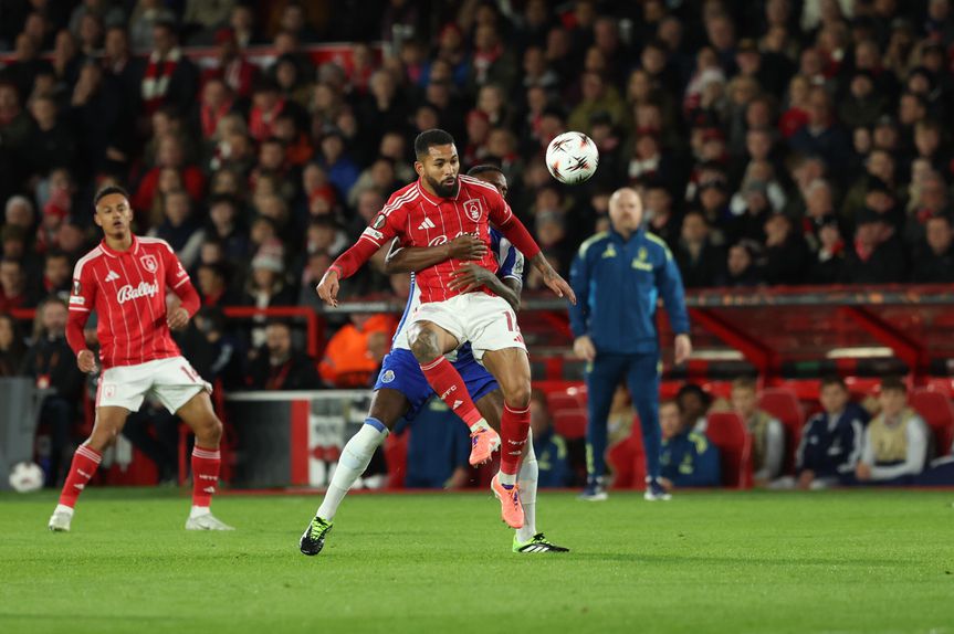 Douglas Luiz foi o patrão do meio-campo do Nottingham Forest - Foto: Catarina Morais/KAPTA+