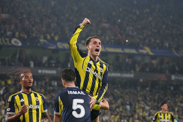 Kerem Akturkoglu festeja golo ao Estugarda - foto: IMAGO