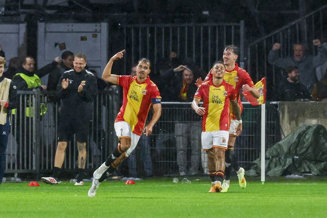 Mats Deijl assinou o segundo e decisivo golo do Go Ahead Eagles diante do Aston Villa - Foto: IMAGO