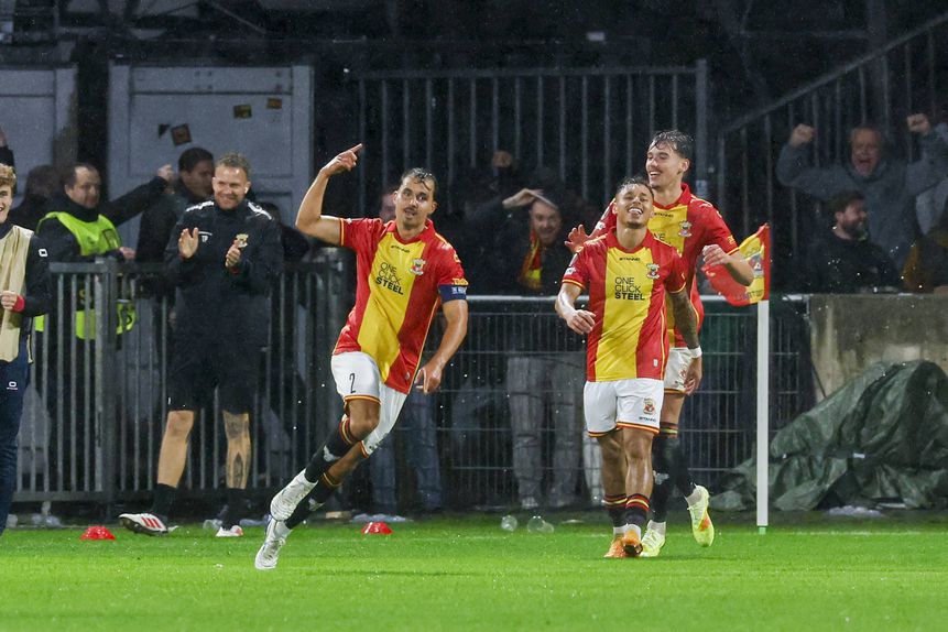 Mats Deijl assinou o segundo e decisivo golo do Go Ahead Eagles diante do Aston Villa - Foto: IMAGO