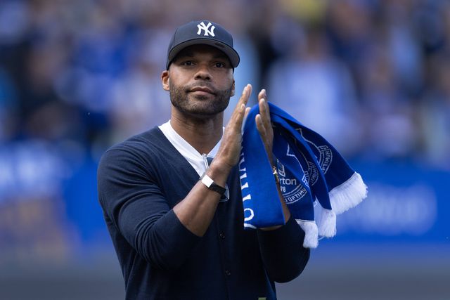 Antigo jogador do Manchester City defende Salah e aconselha Kerkez