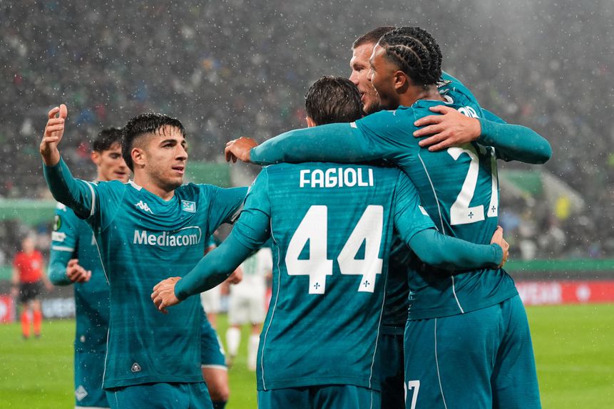 Celebração da Fiorentina no golo de Cher Ndour frete ao Rapid Viena