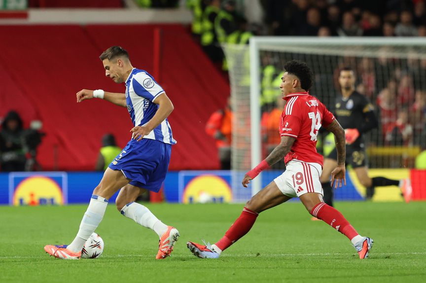 Bednarek cometeu um penálti - FOTO: Catarina Morais/Kapta+