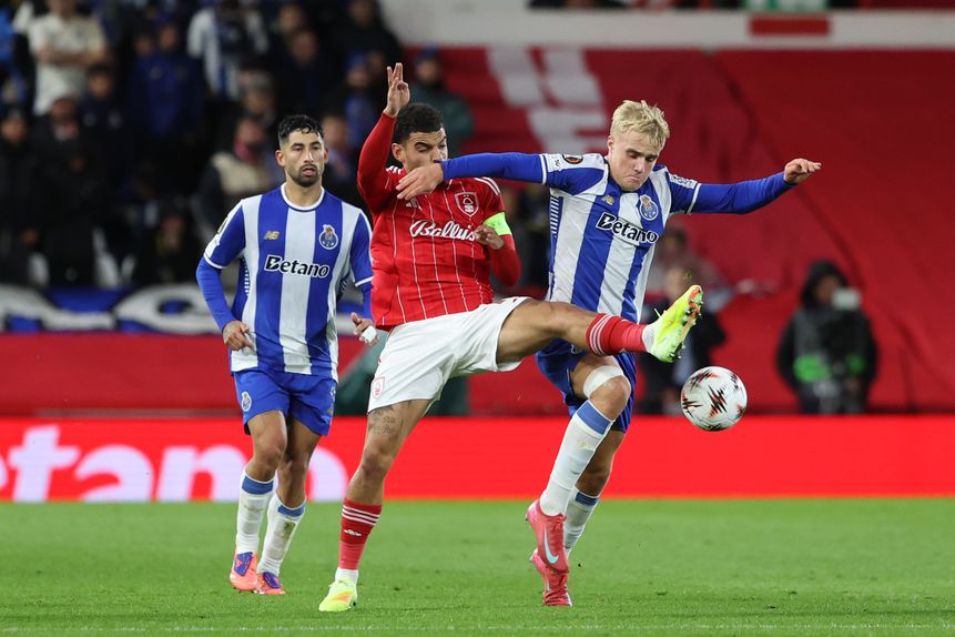 Victor Froholdt atuou os 90' na derrota portista no City Ground - Foto: Catarina Morais/KAPTA+