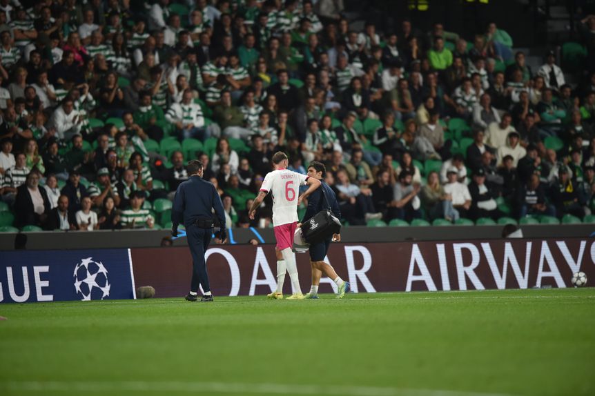 Zeno Debast saiu lesionado aos 80' no jogo com o Marselha - Foto: MIGUEL NUNES