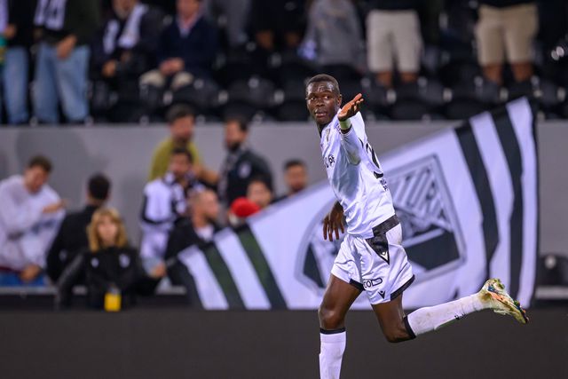 Alioune Ndoye marca a cada 96' no campeonato