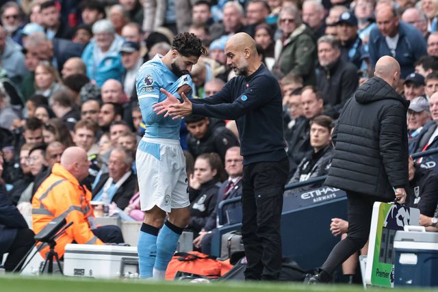 Gvardiol a ouvir indicações de Guardiola
