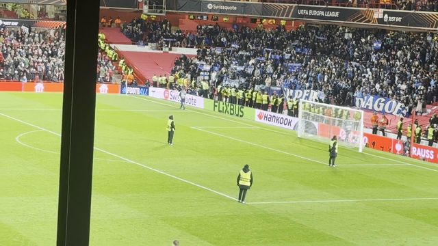 Equipa do FC Porto agradece apoio dos adeptos em Nottingham, apesar da derrota