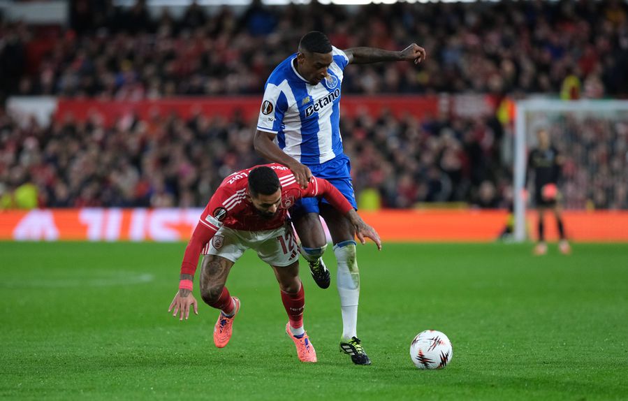 Centrocampista dos azuis e brancos não concorda com os penáltis que ditaram a derrota em Inglaterra