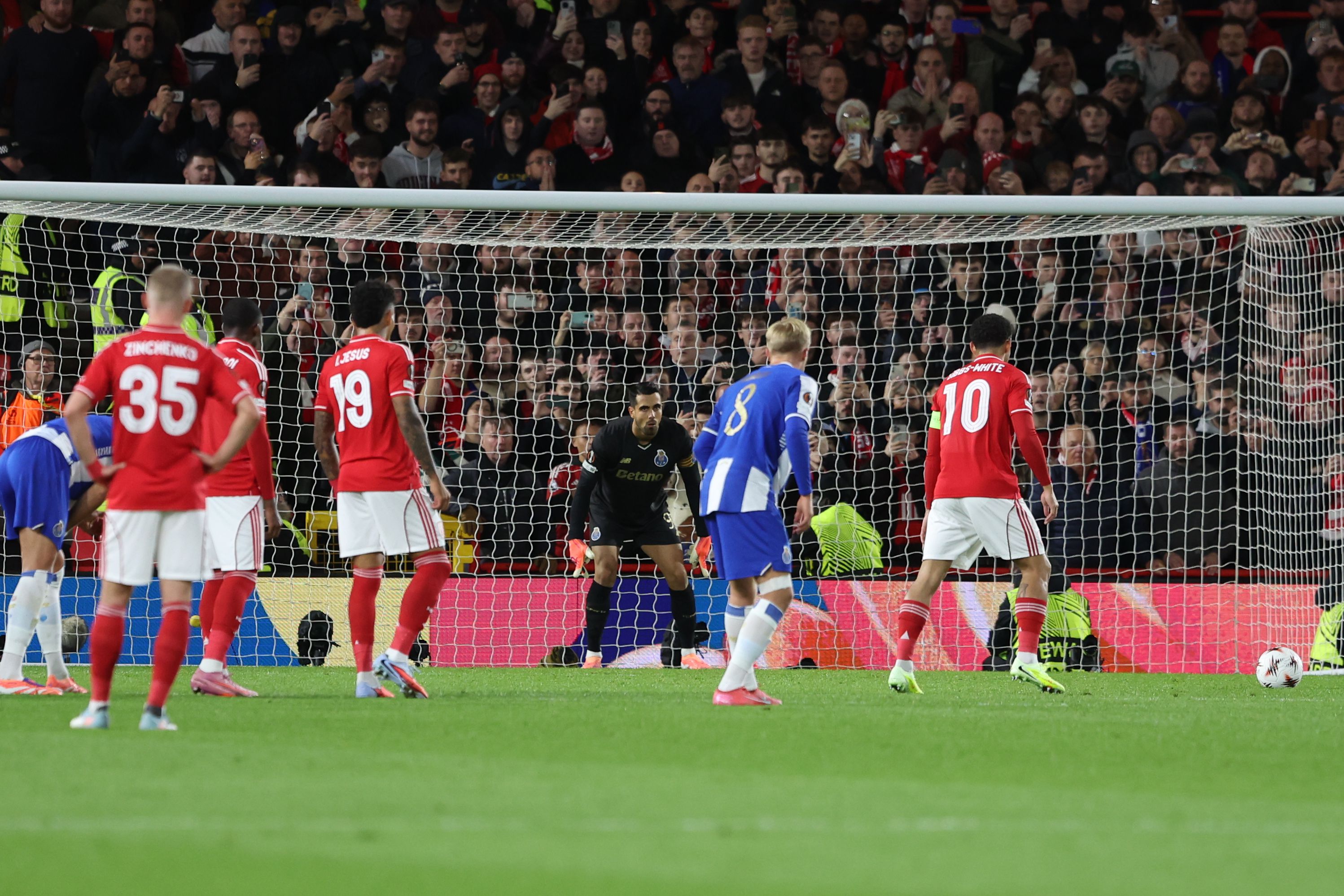FC Porto foi para o intervalo a perder em Nottingham - Foto: Catarina Morais/KAPTA+