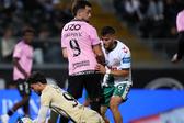 Lucas Furtado, guarda-redes do V. Guimarães, estreou-se na Liga com exibição segura e Jakupovic marcou os dois primeiros golos pelos minhotos - Foto: Estela Silva/Lusa