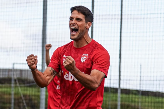 Gonçalo Paciência, ponta de lança do Santa Clara (foto: Santa Clara/Instagram)
